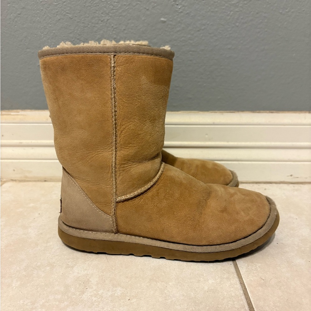 Ugg Australia Classic Short II Suede Boots Size 6